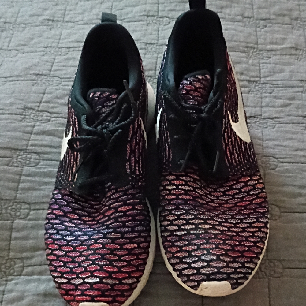 Nike Black and Pink Patterned Sneakers